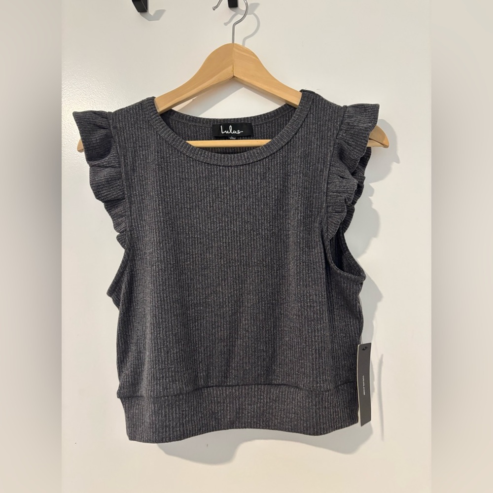 Lulu's Gray Crop Muscle Tee with Ruffled Sleeves
